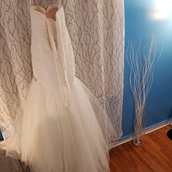 Wedding dress - Picture 2 of 4